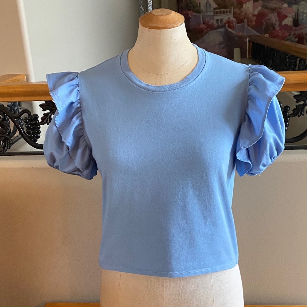 Zara powder blue puffed sleeved top. Ruffle on shoulder. Crew neck. Size M🩵🩵🩵